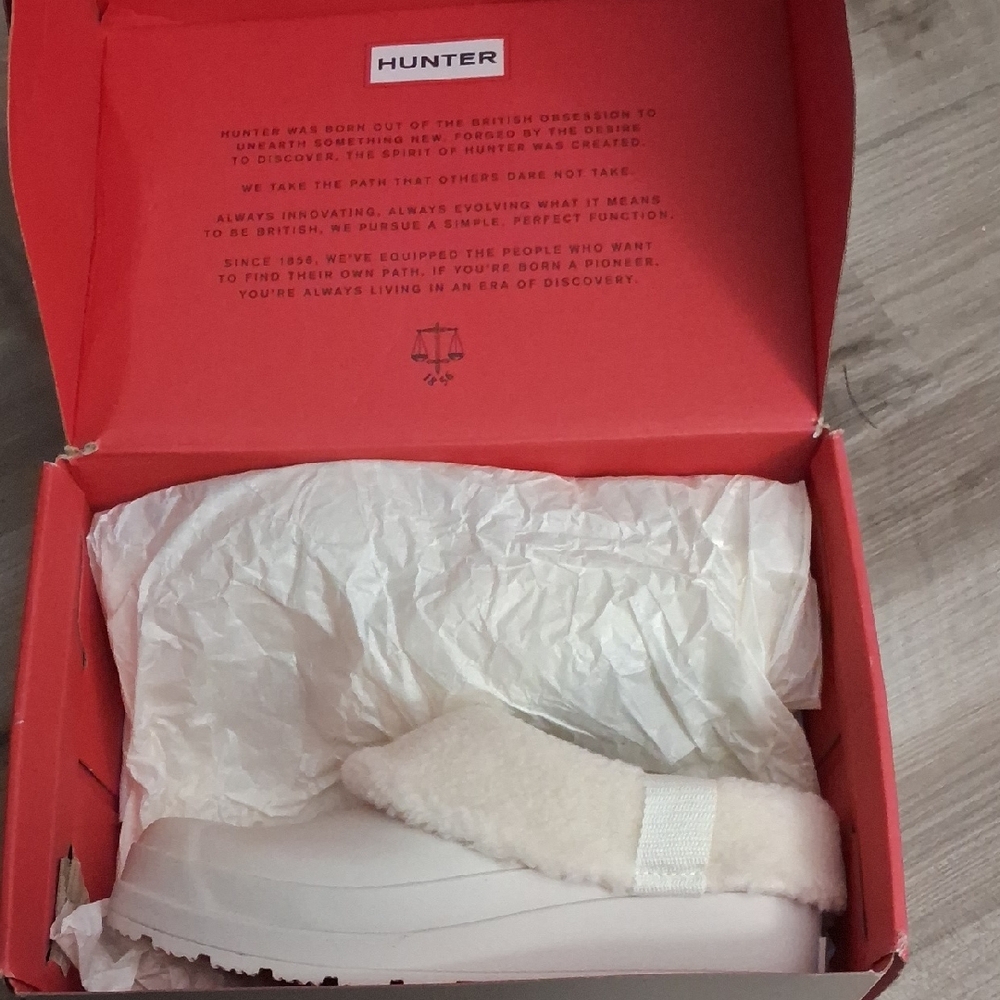 Hunter Women's Cream Slippers🎉🎉🎉
